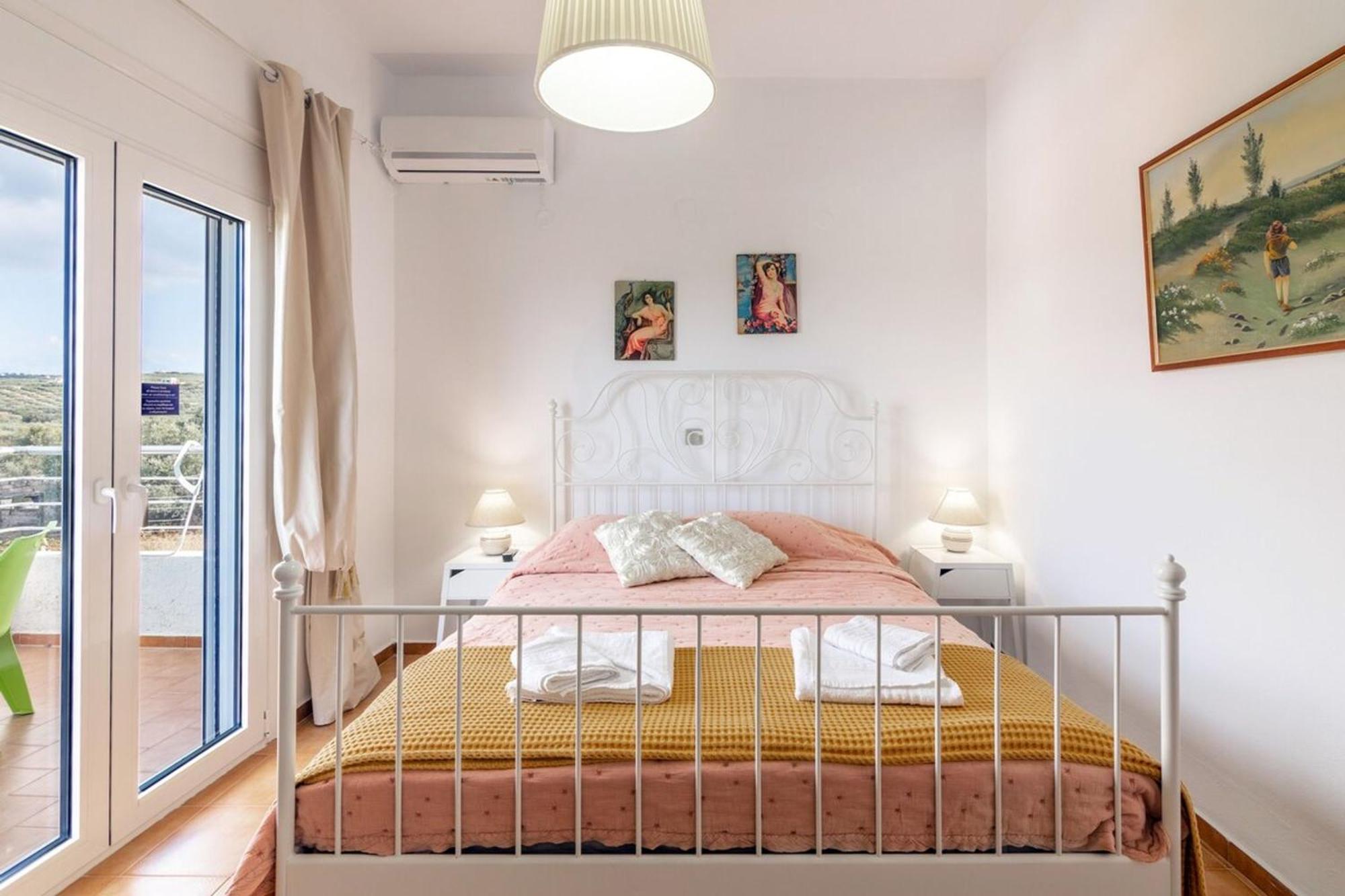 Amazing Villa Chrysanthi With Private Pool In Heraklion Epano Vathia Exteriör bild