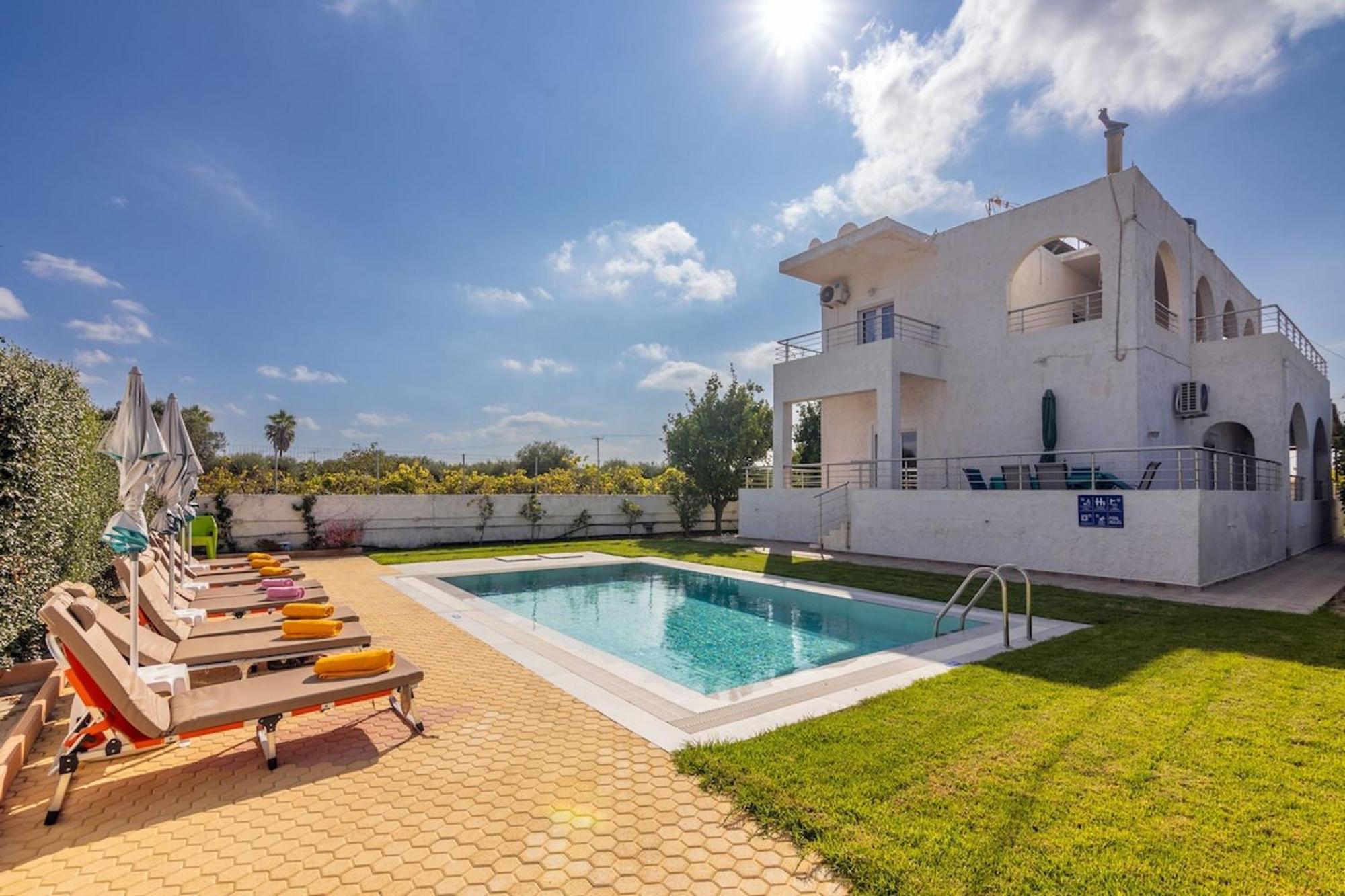 Amazing Villa Chrysanthi With Private Pool In Heraklion Epano Vathia Exteriör bild